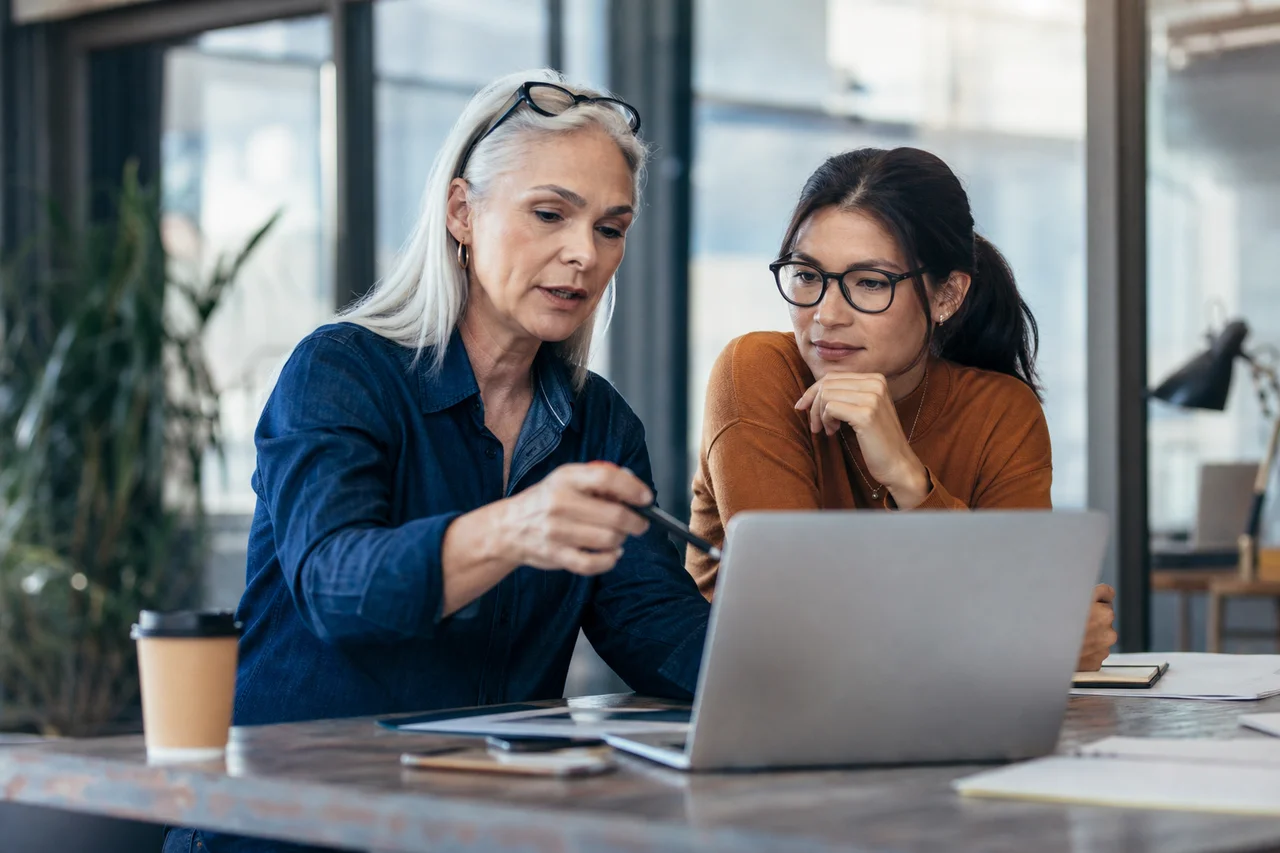 Featured: Becoming a Workplace Mentor: Career Benefits of Teaching Others