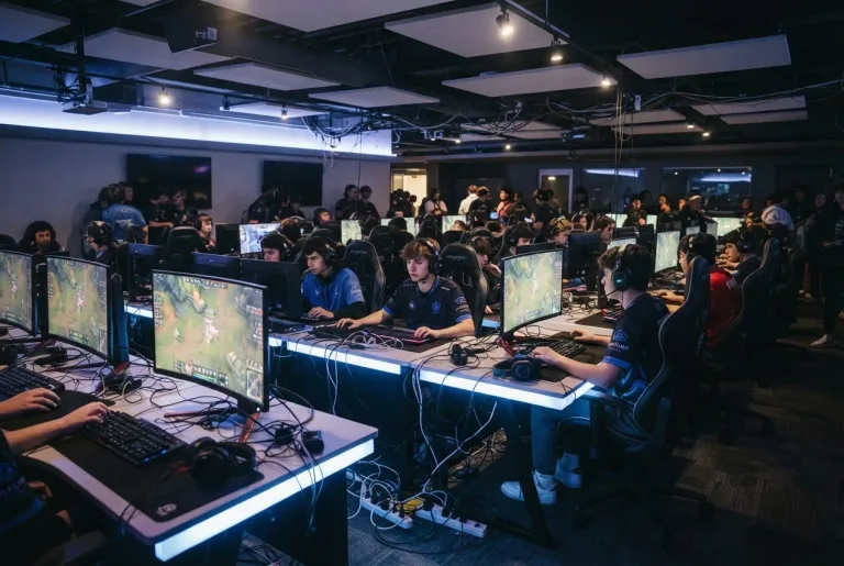 Featured image for: 5 Fatal Esports Arena Design Flaws That Ruin Student Playtime