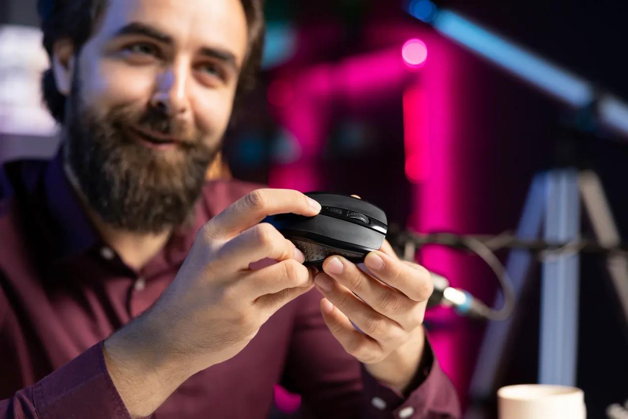 close up joyful influencer endorsing wireless mouse from sponsor showing functionalities (1)
