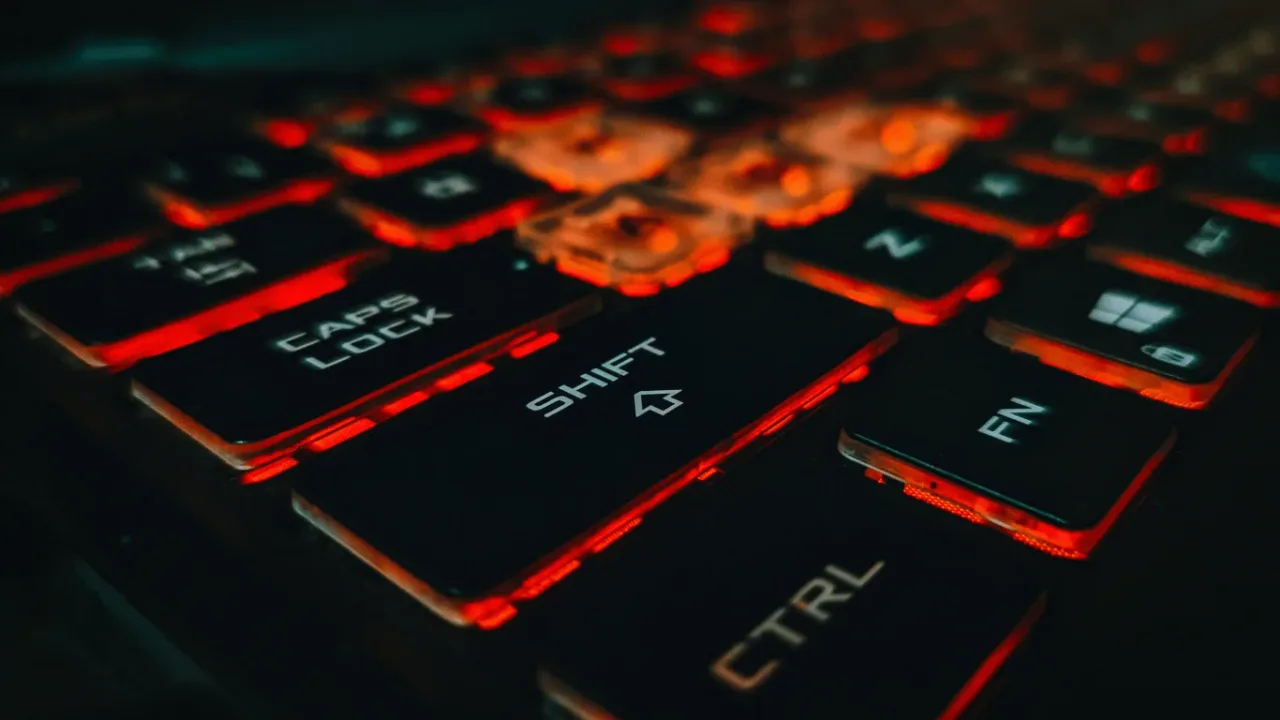 Close-up of a backlit gaming keyboard that highlights the importance of choosing the right Keyboard Switch Types and Their Gaming Applications.